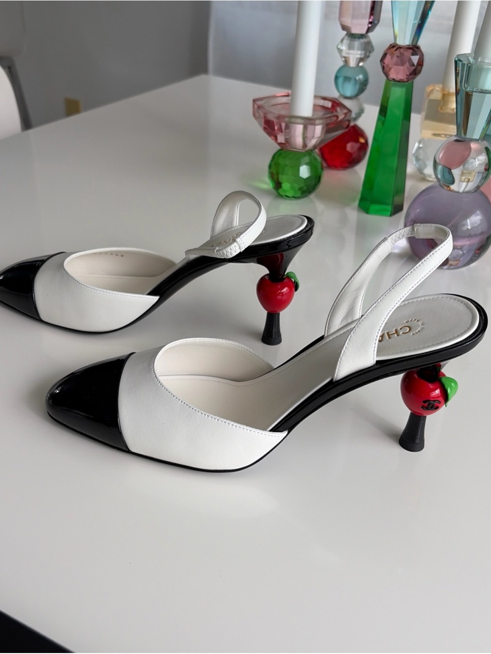26A Chanel Lambskin & Patent Calfskin White & Black Apple Slingback 38.5 New - Picture 5 of 16